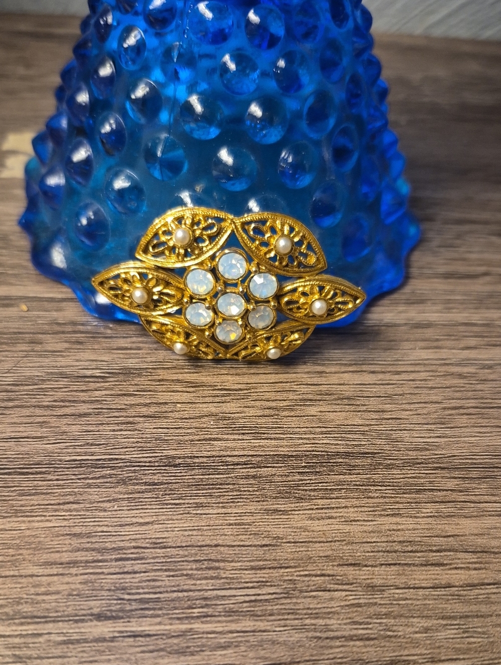 Sarah Coventry Vintage Brooch, Gold Tone W/ Aurora Borealis Rhinestones & Pearls